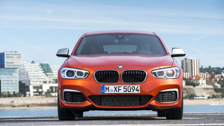 Autotest BMW M135i, de lekkerste 1 Serie die ook nog eens een facelift heeft gekregen en is uitgerust met de handgeschakelde zesbak uit de M3. Feest!