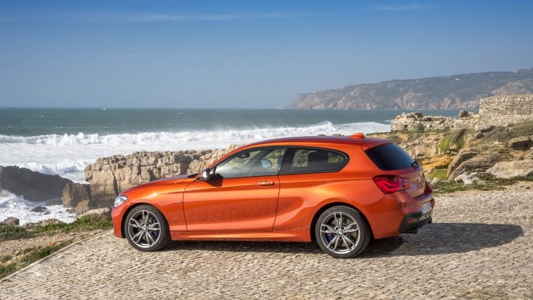 Autotest BMW M135i, de lekkerste 1 Serie die ook nog eens een facelift heeft gekregen en is uitgerust met de handgeschakelde zesbak uit de M3. Feest!