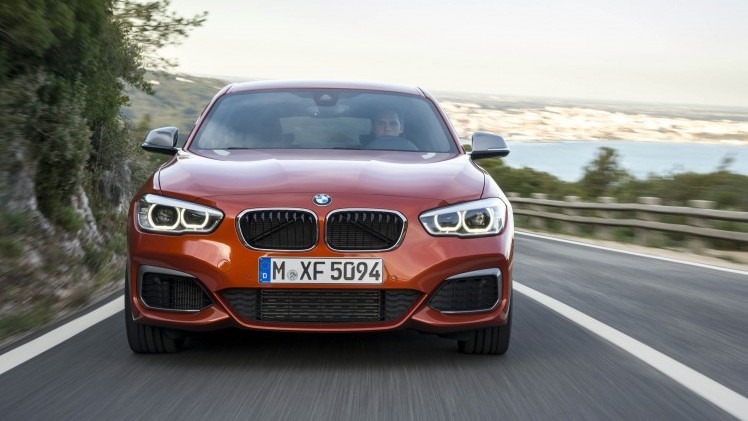 Autotest BMW M135i, de lekkerste 1 Serie die ook nog eens een facelift heeft gekregen en is uitgerust met de handgeschakelde zesbak uit de M3. Feest!