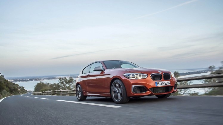 Autotest BMW M135i, de lekkerste 1 Serie die ook nog eens een facelift heeft gekregen en is uitgerust met de handgeschakelde zesbak uit de M3. Feest!