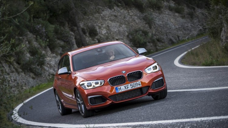 Autotest BMW M135i, de lekkerste 1 Serie die ook nog eens een facelift heeft gekregen en is uitgerust met de handgeschakelde zesbak uit de M3. Feest!