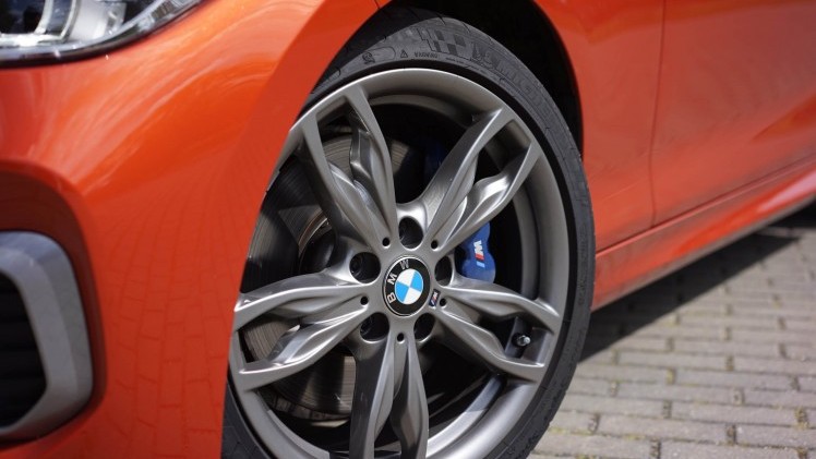 Autotest BMW M135i, de lekkerste 1 Serie die ook nog eens een facelift heeft gekregen en is uitgerust met de handgeschakelde zesbak uit de M3. Feest!