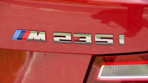 Rijtest BMW M235i. Met de BMW M235i is een kanon in zakformaat en biedt een overvloed aan rijplezier.