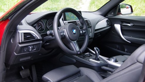 Rijtest BMW M235i. Met de BMW M235i is een kanon in zakformaat en biedt een overvloed aan rijplezier.