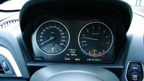 Rijtest BMW M235i. Met de BMW M235i is een kanon in zakformaat en biedt een overvloed aan rijplezier.