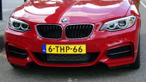 Rijtest BMW M235i. Met de BMW M235i is een kanon in zakformaat en biedt een overvloed aan rijplezier.