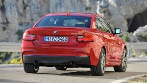 BMW breidt het palet van de 2 Serie Coup verder uit met de M235i xDrive met 4WD alsmede een 228i Coup die het gat vult tussen de 220i en de M235i.
