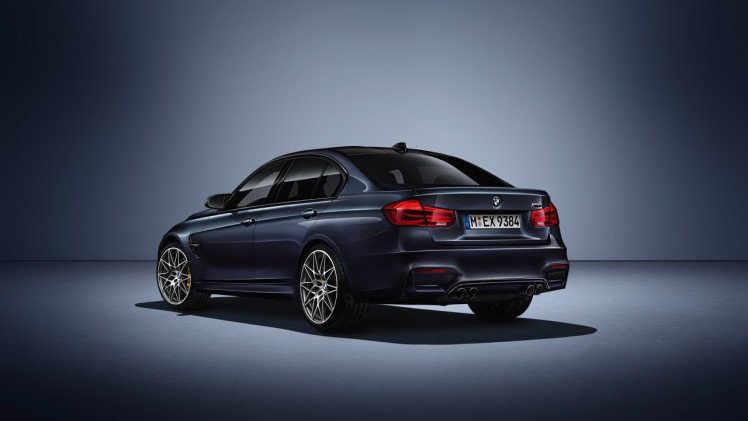 BMW M3 30 Jahre Edition eert het verleden en viert de maatstaf. Er komen 10 exemplaren van de totale oplage a 500 stuks naar Nederland.