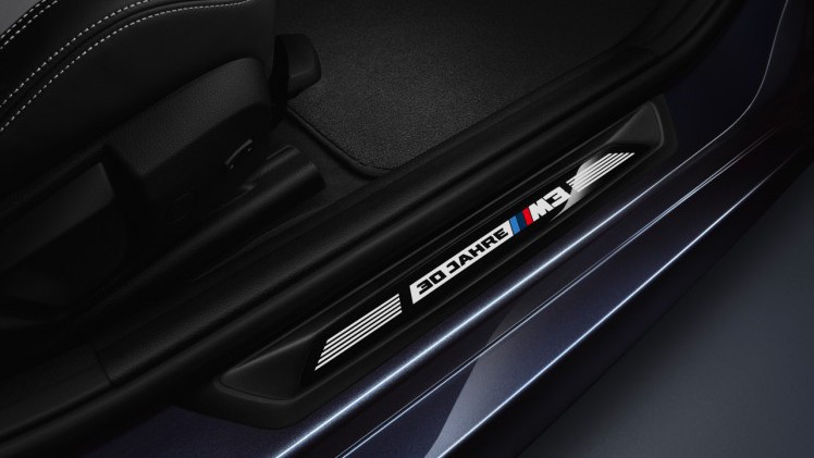 BMW M3 30 Jahre Edition eert het verleden en viert de maatstaf. Er komen 10 exemplaren van de totale oplage a 500 stuks naar Nederland.