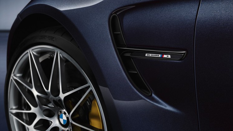 BMW M3 30 Jahre Edition eert het verleden en viert de maatstaf. Er komen 10 exemplaren van de totale oplage a 500 stuks naar Nederland.