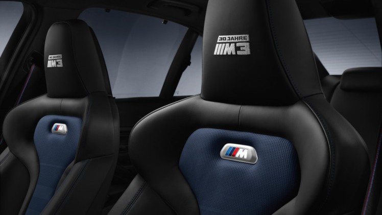 BMW M3 30 Jahre Edition eert het verleden en viert de maatstaf. Er komen 10 exemplaren van de totale oplage a 500 stuks naar Nederland.