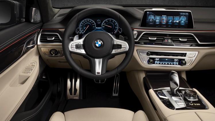BMW 7 Serie aan de top met M760Li xDrive, dankzij 600 pk uit de 6.6 liter V12.