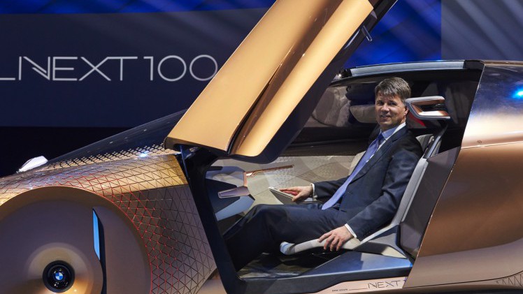 BMW viert 100 jarig bestaan met een reeks nieuwe studiemodellen. De BMW Vision Next 100 Concept beleeft zijn debuut op 7 maart 2016 in Munchen.