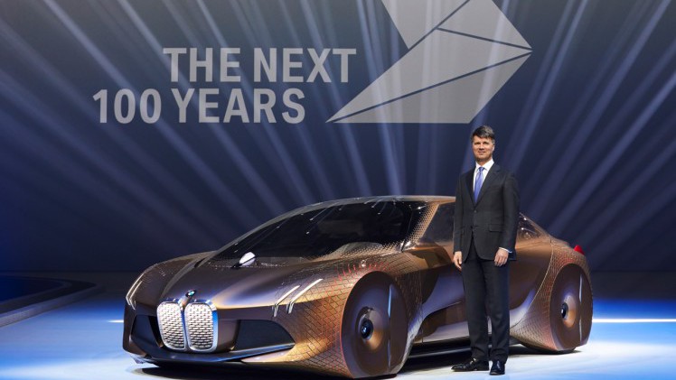 BMW viert 100 jarig bestaan met een reeks nieuwe studiemodellen. De BMW Vision Next 100 Concept beleeft zijn debuut op 7 maart 2016 in Munchen.
