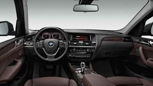 BMW heeft het er maar druk mee. Vrijwel iedere week krijgen we een vernieuwd of nieuw model onder ogen. Nu is het de beurt aan de vernieuwde X3, die (nog) meer gelijkenis vertoont met de X5.
