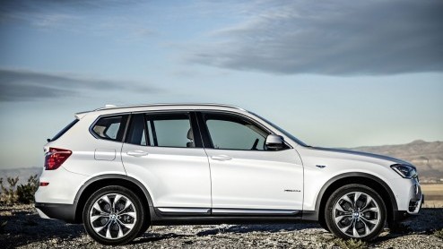 BMW heeft het er maar druk mee. Vrijwel iedere week krijgen we een vernieuwd of nieuw model onder ogen. Nu is het de beurt aan de vernieuwde X3, die (nog) meer gelijkenis vertoont met de X5.