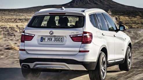 BMW heeft het er maar druk mee. Vrijwel iedere week krijgen we een vernieuwd of nieuw model onder ogen. Nu is het de beurt aan de vernieuwde X3, die (nog) meer gelijkenis vertoont met de X5.