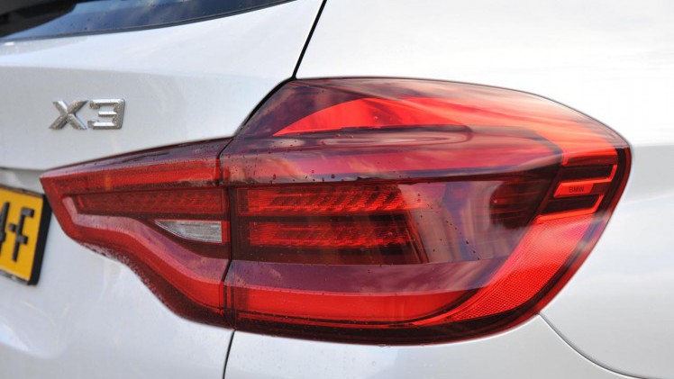 BMW levert de derde generatie X3 die op het gebied van verfijning en voorzieningen weer een flinke stap voorwaarts zet.