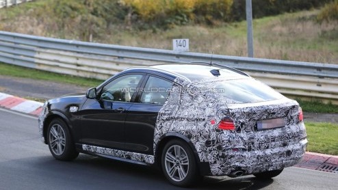 Volgend jaar krijgt de BMW X6 gezelschap van een kleinere broer in de vorm van een X4. De auto is al meermalen op de gevoelige plaat vastgelegd, maar nog nooit met zo weinig camouflage.