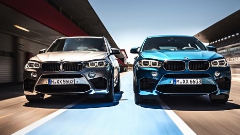 De BMW X5 M en X6 M hebben allebei een uitstoot van 258 gram CO2 per kilometer. Zeker niet weinig, maar wel een stuk minder dan de vorige versies van de auto's. En dat scheelt in de vanafprijzen.