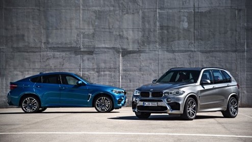 De BMW X5 M en X6 M hebben allebei een uitstoot van 258 gram CO2 per kilometer. Zeker niet weinig, maar wel een stuk minder dan de vorige versies van de auto's. En dat scheelt in de vanafprijzen.