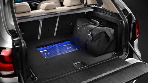 BMW X5 xDrive40e prijs bekend. X5 eDrive plug-in hybride te bestellen vanaf 79.900 euro, met 14% bijtelling.
