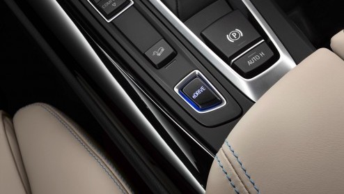 BMW X5 xDrive40e prijs bekend. X5 eDrive plug-in hybride te bestellen vanaf 79.900 euro, met 14% bijtelling.