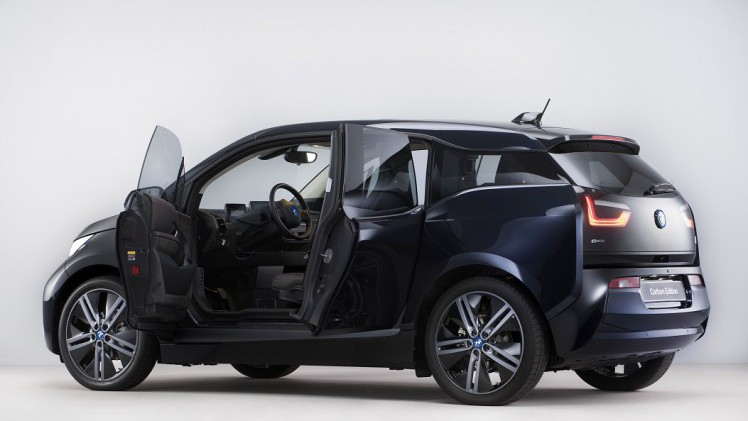 Exclusief voor Nederland presenteert BMW de i3 als Carbon Edition. De speciale uitvoering biedt een uitgebreide uitrusting, in combinatie met een exclusieve lakkleur.