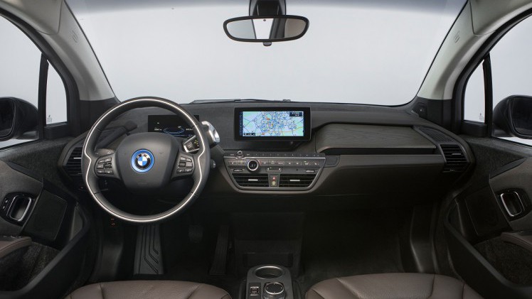 Exclusief voor Nederland presenteert BMW de i3 als Carbon Edition. De speciale uitvoering biedt een uitgebreide uitrusting, in combinatie met een exclusieve lakkleur.