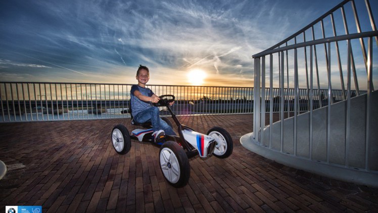 De BMW Street Racer vierwieler is de leukste trapauto voor jongens en meisjes van 3 tot 8 jaar.