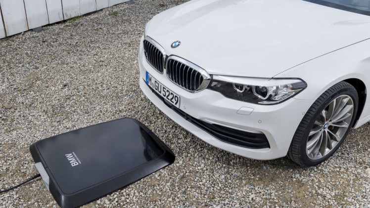 Vanaf 2018 is het mogelijk een plug-in hybride van BMW via inductie op te laden.