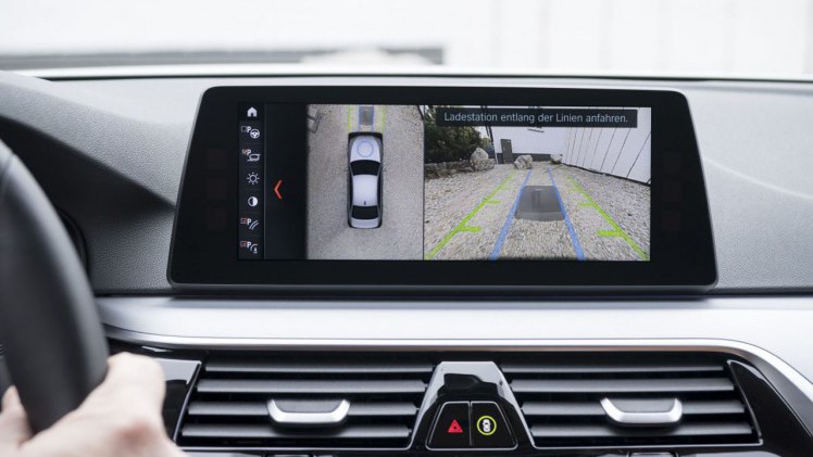 Vanaf 2018 is het mogelijk een plug-in hybride van BMW via inductie op te laden.