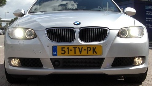BMW zet met deze eerste cabriolet met stalen vouwdak een bijzondere auto in de markt. De kennis van vier generaties cabriolets is nu samengebracht in deze versie, die een hoop rijplezier geeft en zeer