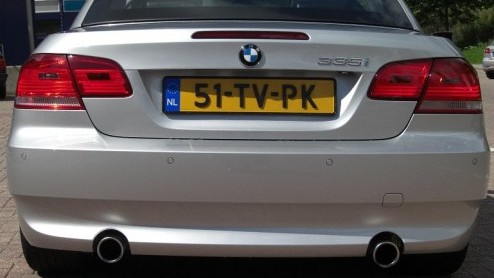BMW zet met deze eerste cabriolet met stalen vouwdak een bijzondere auto in de markt. De kennis van vier generaties cabriolets is nu samengebracht in deze versie, die een hoop rijplezier geeft en zeer