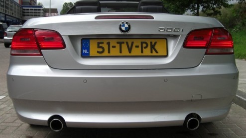 BMW zet met deze eerste cabriolet met stalen vouwdak een bijzondere auto in de markt. De kennis van vier generaties cabriolets is nu samengebracht in deze versie, die een hoop rijplezier geeft en zeer