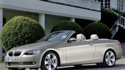 BMW heeft vandaag dan eindelijk het doek van de nieuwe 3-serie cabrio afgehaald. Dat het een Cabrio Coup is geworden was al een tijdje bekend.