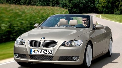 BMW heeft vandaag dan eindelijk het doek van de nieuwe 3-serie cabrio afgehaald. Dat het een Cabrio Coup is geworden was al een tijdje bekend.