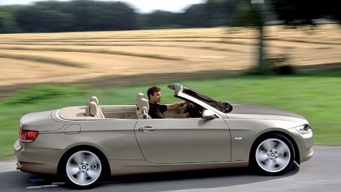 BMW heeft vandaag dan eindelijk het doek van de nieuwe 3-serie cabrio afgehaald. Dat het een Cabrio Coup is geworden was al een tijdje bekend.