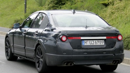 De BMW 5-serie loopt ook alweer een tijdje mee. Sinds 2003 om precies te zijn. De fabrikant is momenteel de laatste hand aan zijn opvolger aan het leggen, die volgend jaar productierijp moet zijn.