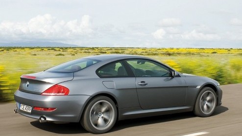 De 6-serie van BMW is alweer een paar jaar op de markt en dat houdt in dat het langzamerhand tijd wordt voor een facelift. Dat betekent dat de buiten- en binnenzijde van de BMW coup weer lekker fris 
