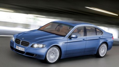 In 2002 kwam BMW met de huidige 7 op de markt. Het model werd niet heel erg goed ontvangen. Het vlaggenschip zou volgens de critici veels te modern vormgegeven zijn. Iets wat niet past bij de grote 7-
