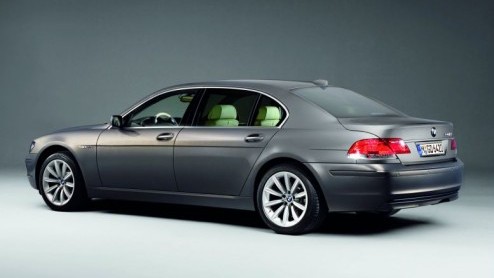 BMW komt met een Exclusive Pack voor de BMW 7 Serie welke een aantal opties bevat die het interieur nog luxer maken. Tegelijkertijd maken de Duitsers de prijzen bekend van de nieuwe X3 en is er een 