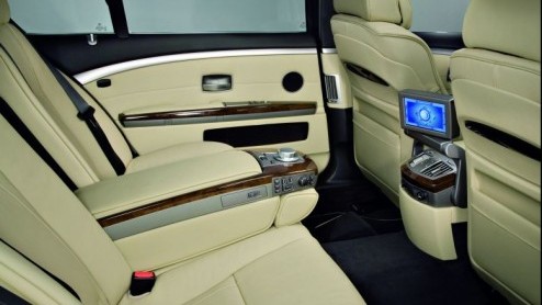 BMW komt met een Exclusive Pack voor de BMW 7 Serie welke een aantal opties bevat die het interieur nog luxer maken. Tegelijkertijd maken de Duitsers de prijzen bekend van de nieuwe X3 en is er een 