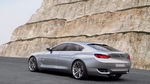 BMW zet een streep door een productiemodel van de CS Concept. Het merk ziet op dit moment geen brood in een groot formaat vierdeurscoupe. Dat maakte de CEO van het concern bekend. Porsche cs. kunnen d