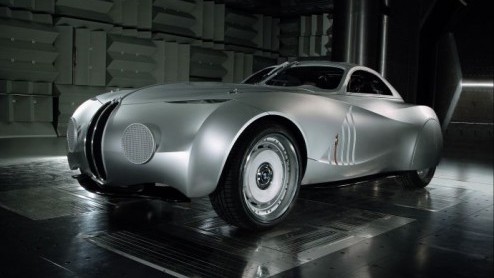 Vorige eeuw had je nog echt historische races. De Mille Miglia was er zo eentje. BMW heeft daar tussen 1927 en 1957 niet onverdienstelijk aan meegedaan en heeft zelfs in 1940 een record neergezet dat 