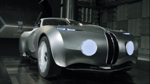 Vorige eeuw had je nog echt historische races. De Mille Miglia was er zo eentje. BMW heeft daar tussen 1927 en 1957 niet onverdienstelijk aan meegedaan en heeft zelfs in 1940 een record neergezet dat 
