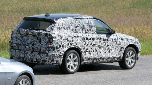 De BMW X3 is nu vier jaar op de markt, en ondanks een recente facelift werkt het merk al weer aan een opvolger. Tijdens testwerk in de buurt van de befaamde Nrburgring werd de nieuwe generatie op de