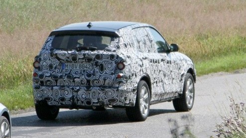 De BMW X3 is nu vier jaar op de markt, en ondanks een recente facelift werkt het merk al weer aan een opvolger. Tijdens testwerk in de buurt van de befaamde Nrburgring werd de nieuwe generatie op de