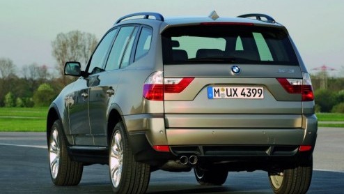 BMW vond het tijd voor een nieuwe generatie van de X3. Net op tijd, want de concurrentie in de vorm van de nieuwe Land Rover Freelander staat aan de deur te kloppen.