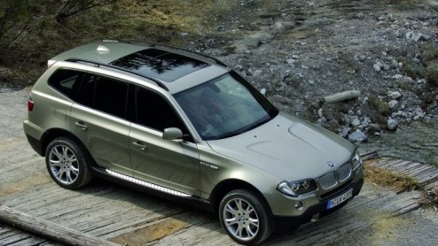 BMW vond het tijd voor een nieuwe generatie van de X3. Net op tijd, want de concurrentie in de vorm van de nieuwe Land Rover Freelander staat aan de deur te kloppen.